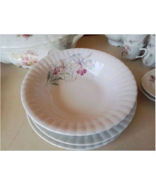 PLAT EN PORCELAINE 