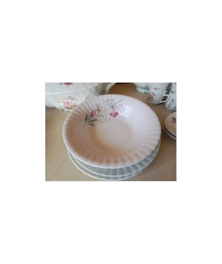 PLAT EN PORCELAINE 