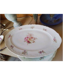 PLAT EN PORCELAINE 
