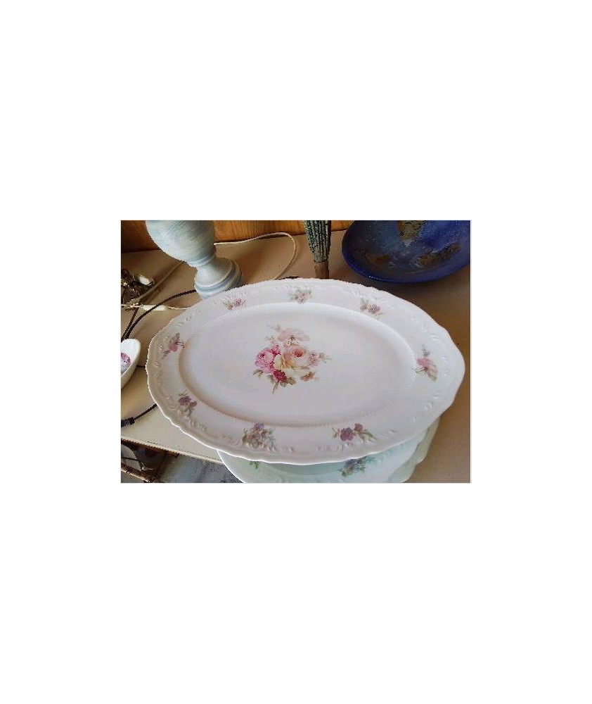 PLAT EN PORCELAINE 