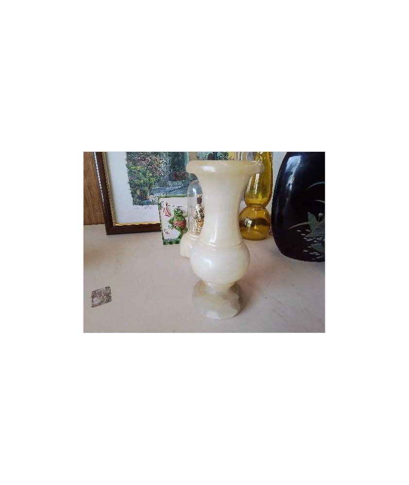 PETIT VASE EN ALBATRE