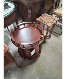 CONSOLE BOIS RONDE A ROULETTES ET GALERIE 
