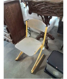 CHAISE D’ÉCOLIER PIÈTEMENT MÉTAL JAUNE ASSISE ET DOSSIER BOIS 