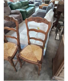 8 CHAISES BOIS PAILLE A ENTRETOISE DOSSIER CHANTOURNÉ STYLE RÉGENCE COQUILLE