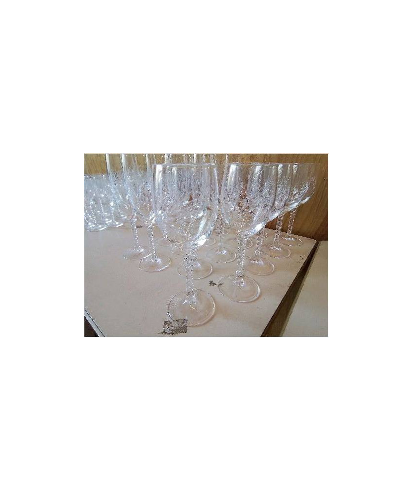 LOT 3 VERRES A EAU CRISTAL MOTIF EPIS 