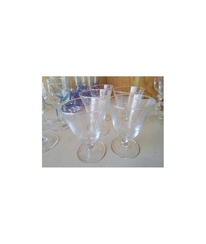 LOT DE 5 VERRES A VIN