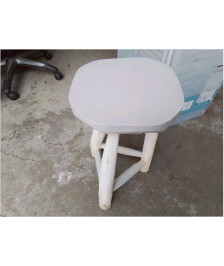 TABOURET RUSTIQUE RELOUKÉ