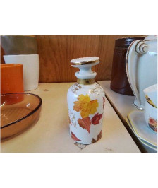PETITE BOUTEILLE EN PORCELAINE 