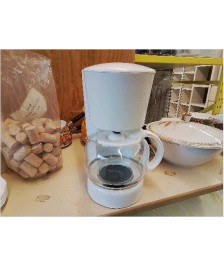 CAFETIÈRE BLANCHE 