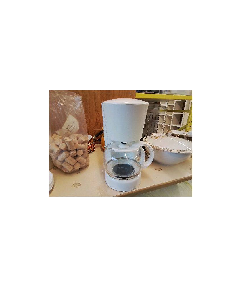 CAFETIÈRE BLANCHE 