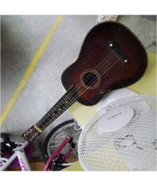 UKULELE 
