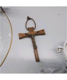 CRUCIFIX SIGNÉ