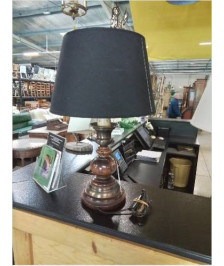 LAMPE BOIS TOURNÉ ET MÉTAL DORÉ AJ NOIR