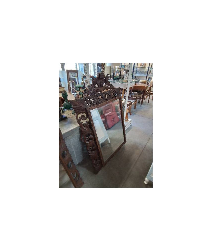 MIROIR BOIS SCULPTÉ A FRONTON AUX LIONS FIN XIXE 89X130