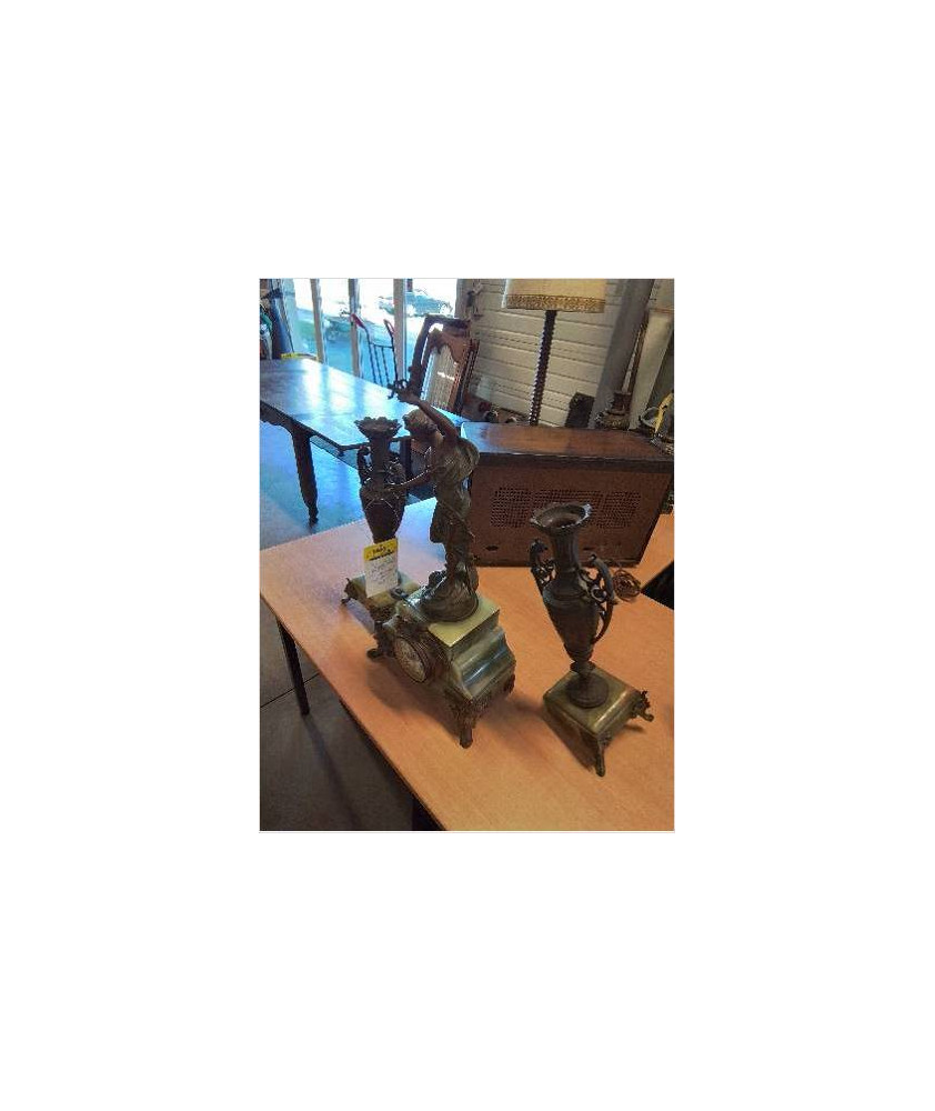 SCULPTURE MÉTAL ET SES 2 CASSOLETTES LA PAIX CHARLES RUCHOT ACTIF ENTRE 1880 ET 1915 EN L\'ÉTAT SCULPTURE MÉTAL ET SES 2 CASSOLETTES LA PAIX CHARLES RUCHOT ACTIF ENTRE 1880 ET 1915 EN L\'ÉTAT