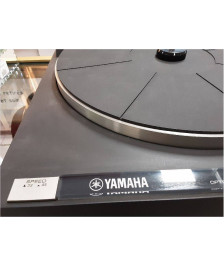 PLATINE VINYLE YAMAHA P200 (MANQUE CHARNIERES DU COUVERCLE)
