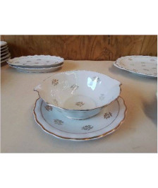 SAUCIÈRE EN PORCELAINE AVEC MOTIF FLORAL BORDURE DORÉ 