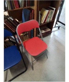 CHAISE PLIANTE MÉTAL GRIS ASSISE ET DOSSIER PU ROUGE 