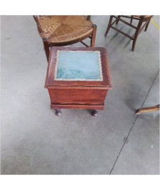 MEUBLE TROUÉ