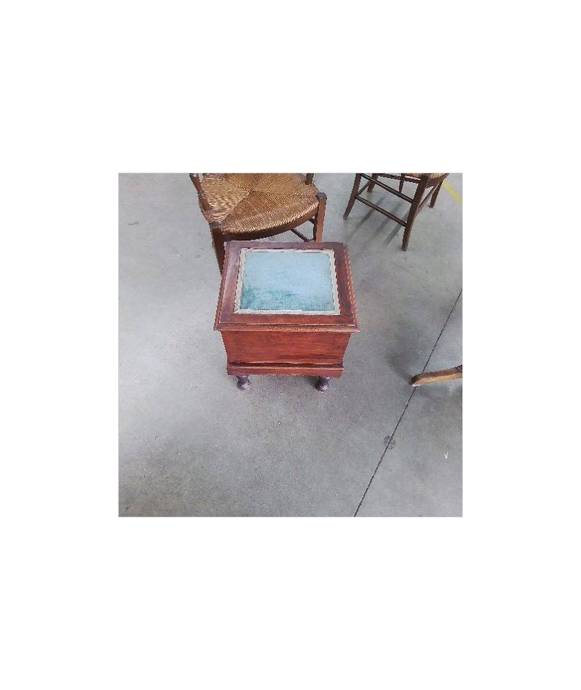 MEUBLE TROUÉ