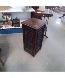 PETIT MEUBLE STYLE GOTHIQUE 