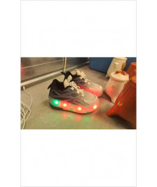CHAUSSURES A ROULETTES LUMINEUSES POINTURE 29