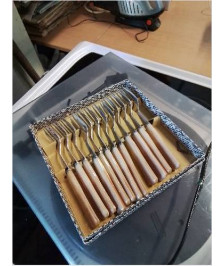12 FOURCHETTES A ENTREMETS ACIER INOXYDABLE EG RESINE ANNÉES 60