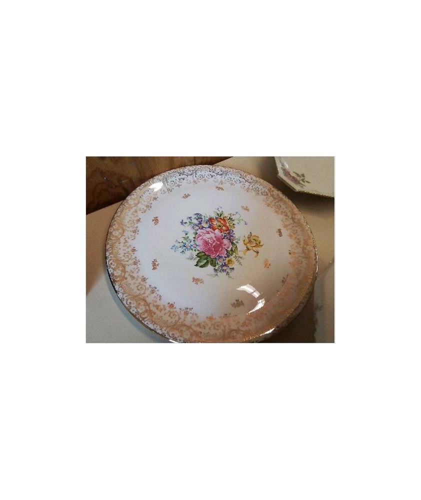 PLAT EN PORCELAINE