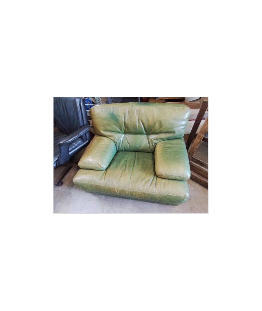 FAUTEUIL EN CUIR VERT