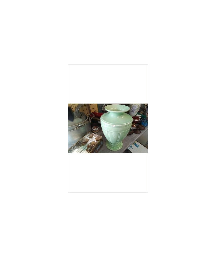 VASE VERT EN L’ETAT