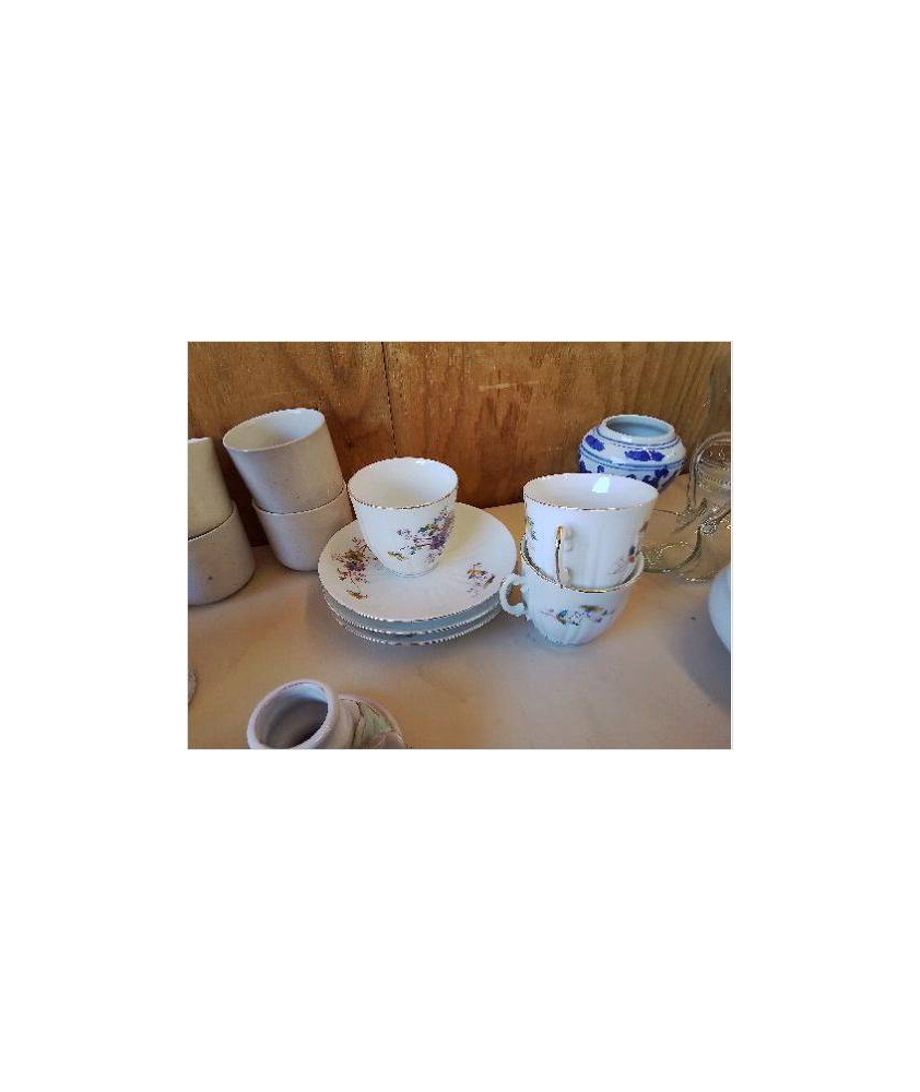 LOT DE 3 TASSES EN PORCELAINE 