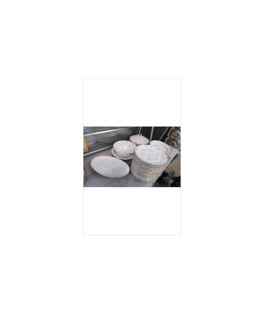 SERVICE DE TABLE PORCELAINE 