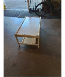 TABLE BASSE BOIS LAQUÉ ROTIN 2 TABLETTES 