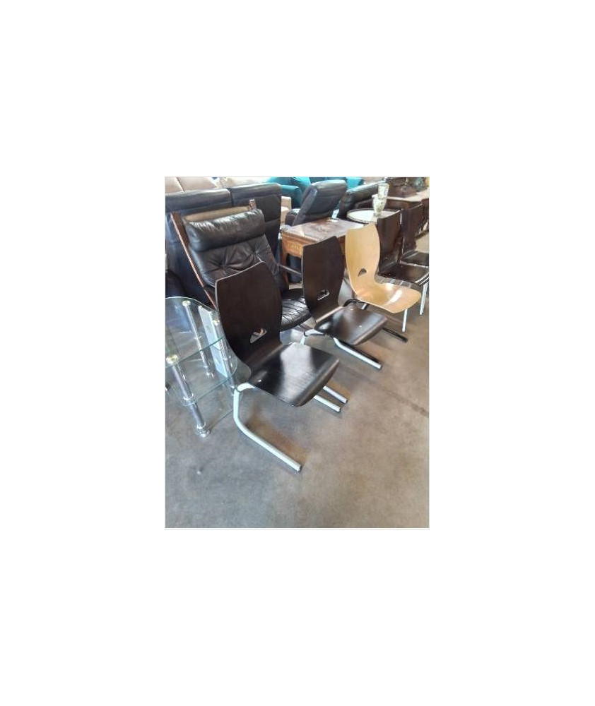 CHAISE D’ACCEUIL PIÈTEMENT MÉTAL BLANC ASSISE BOIS NOIR