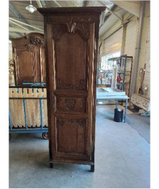 BONNETIÈRE BOIS MOULURÉ ET SCULPTÉ AU PANIER XIXE