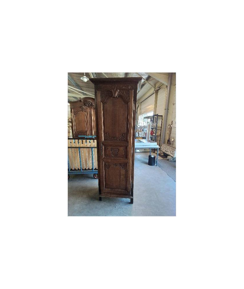 BONNETIÈRE BOIS MOULURÉ ET SCULPTÉ AU PANIER XIXE