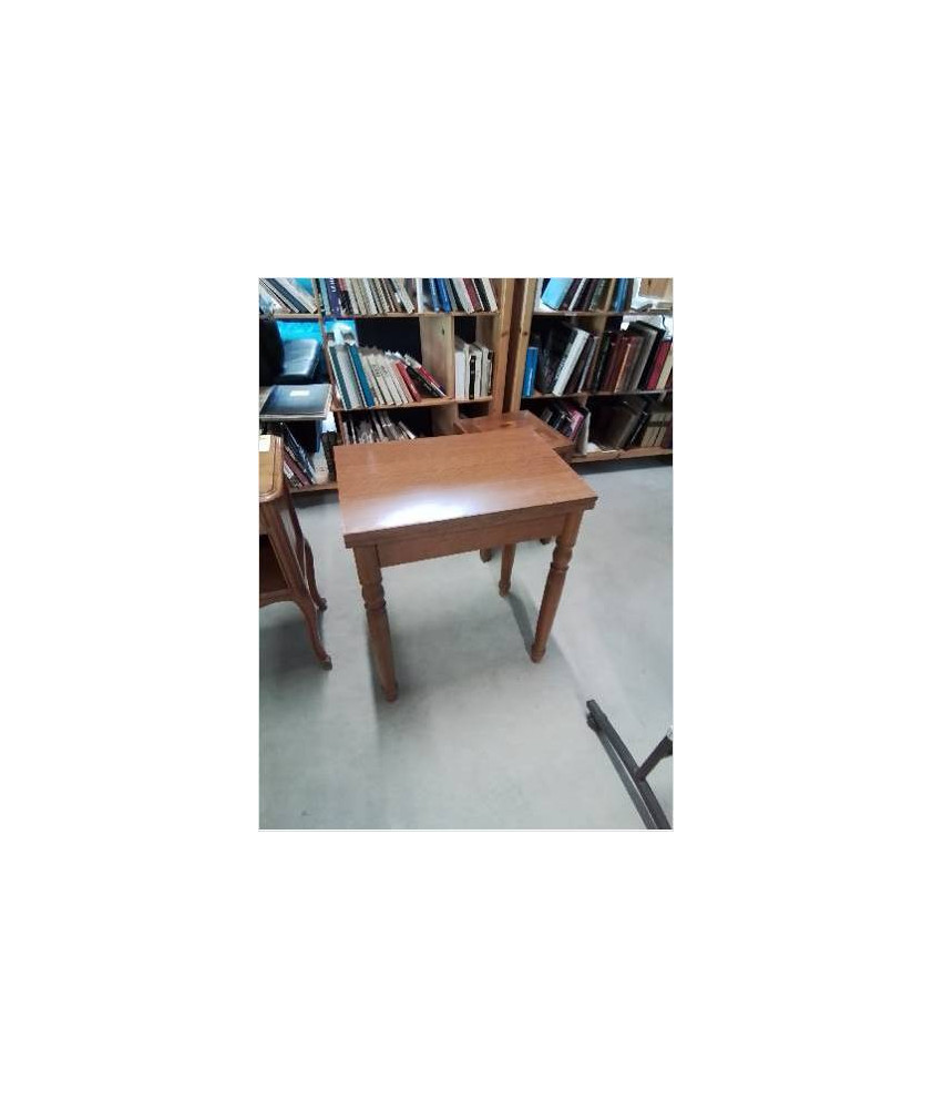 TABLE RECTANGULAIRE PORTE-FEUILLE BOIS CLAIR PIEDS TOURNÉS 