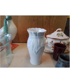 VASE BLANC EN PORCELAINE 