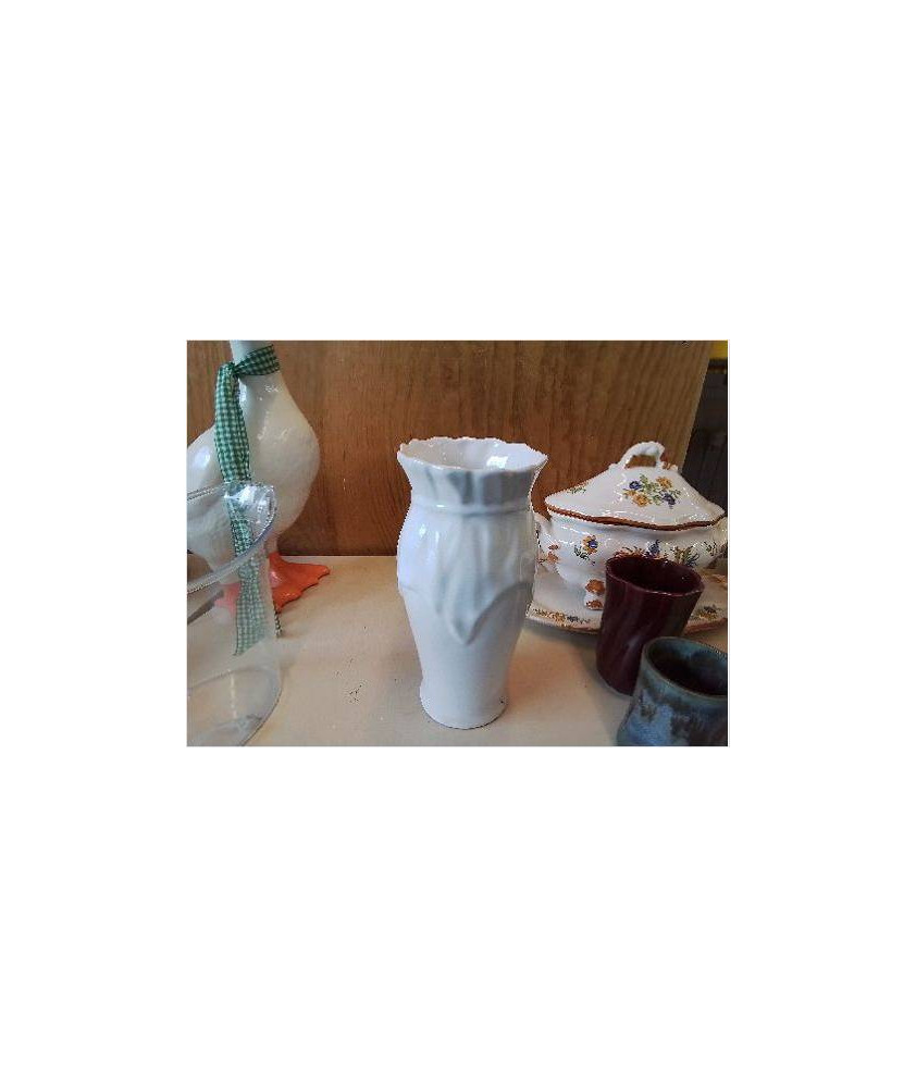 VASE BLANC EN PORCELAINE 