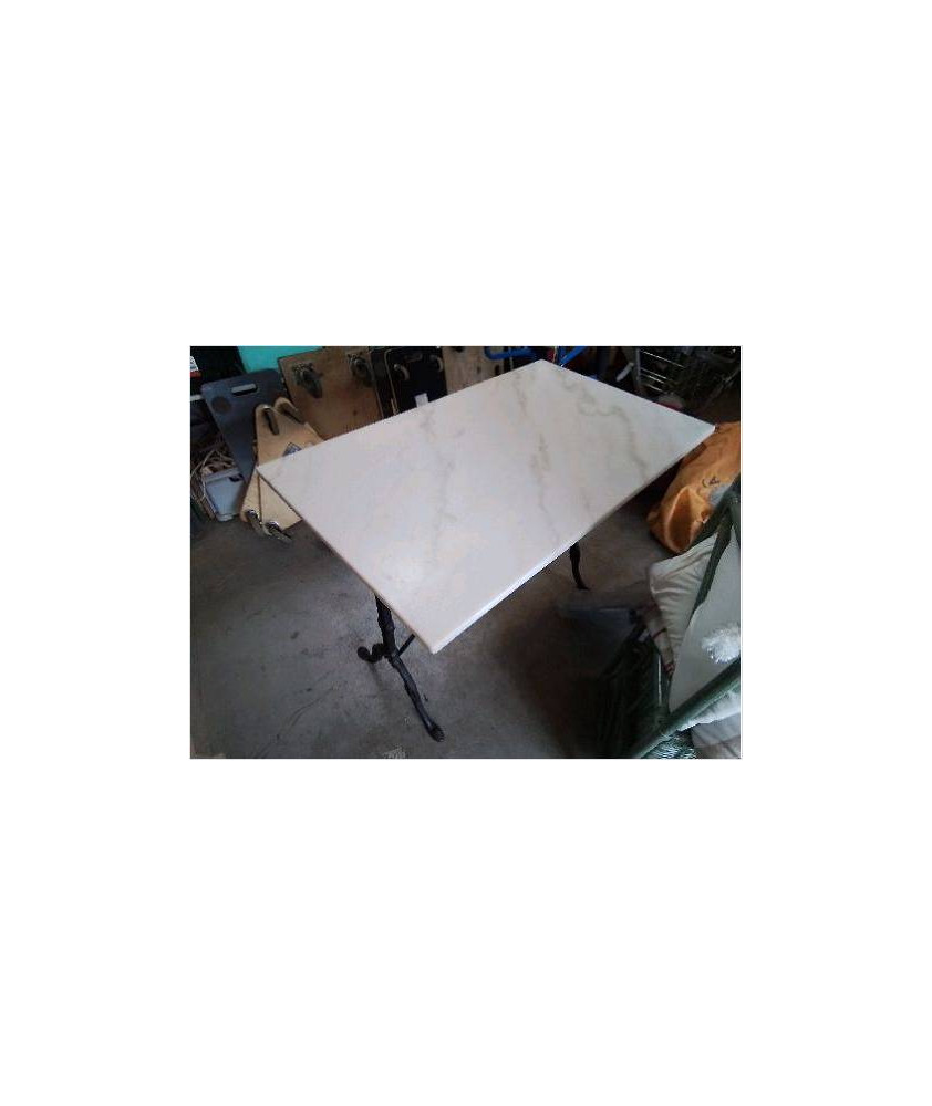TABLE DE JARDIN MARBRÉE AVEC PIED EN FONTE 