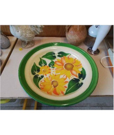 PLATEAU ROND AVEC MOTIF FLORAL EN TAULE ÉMAILLÉE 