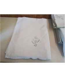 NAPPE BRODÉ AVEC MOTIF FLORAL 