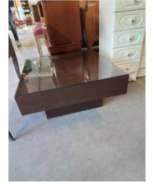 TABLE BASSE CARRÉ BOIS CHOCOLAT DESSUS PLATEAU VERRE