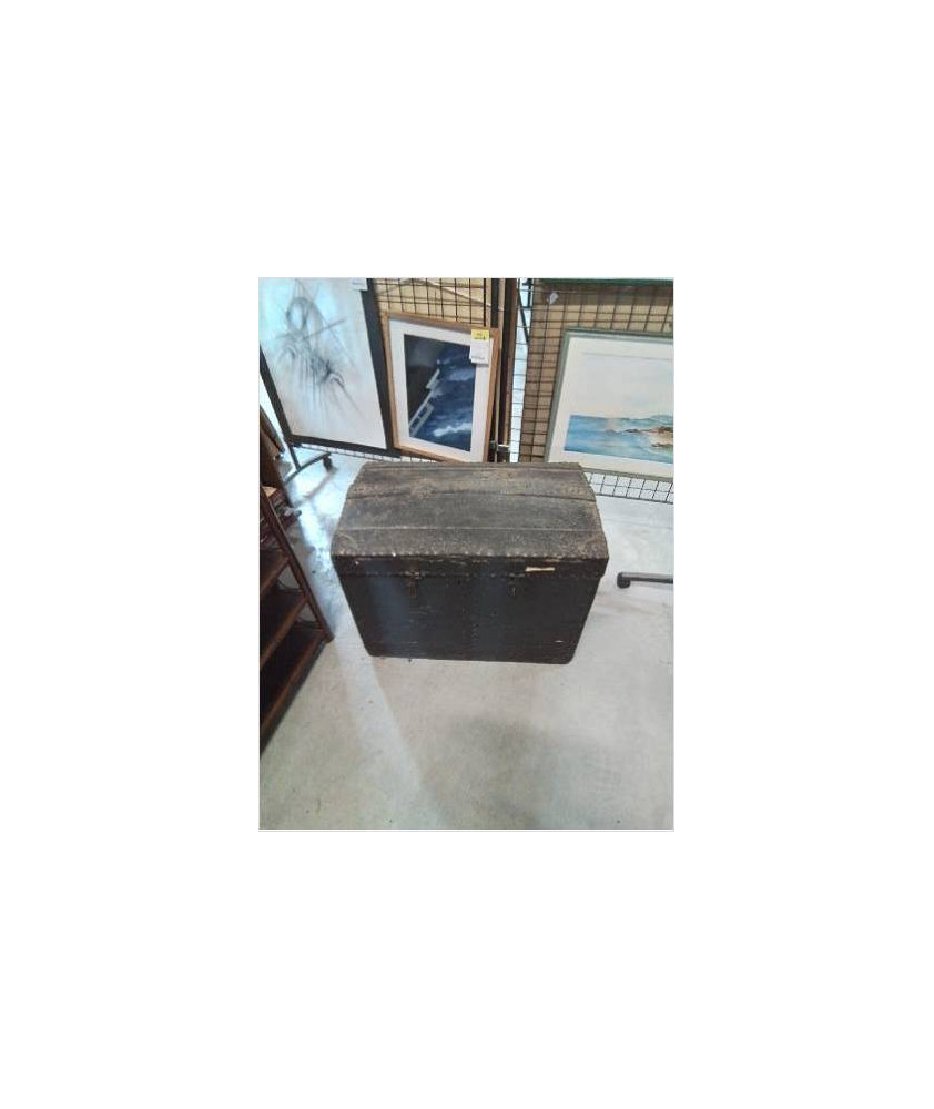MALLE BOMBEE RECTANGULAIRE BOIS PEINT NOIR  EN L\'ÉTAT 