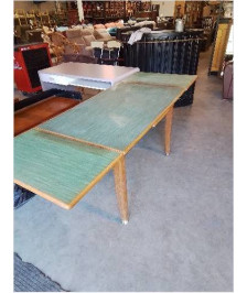 TABLE RECTANGULAIRE A RALLONGES PIÈTEMENT BOIS CLAIR PLATEAU BOIS GAINE VERT ANNÉES 50