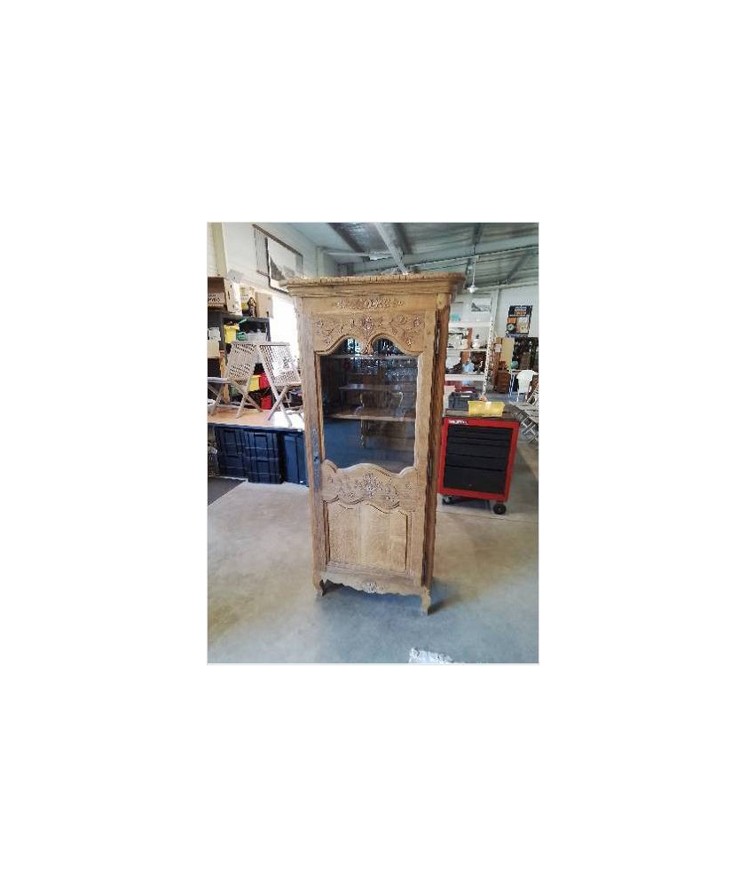 BONNETIÈRE VITRÉE CHENE SCULPTÉ AU PANIER 