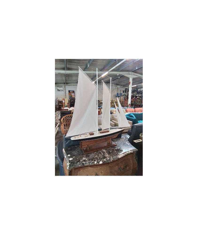 MAQUETTE VOILIER BOIS  111X110CM