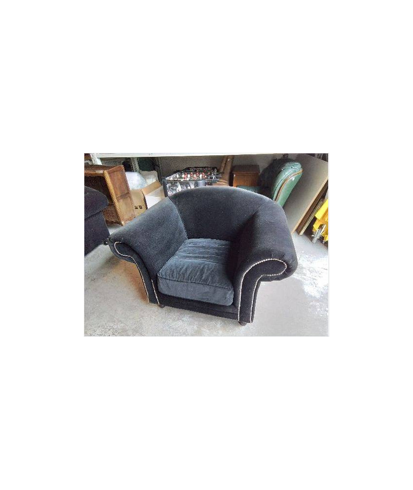 FAUTEUIL MICRO FIBRE NOIRE TYPE CHESTERFILD