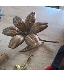 FLEUR AVEC 6 CENDRIERS DETACHABLES