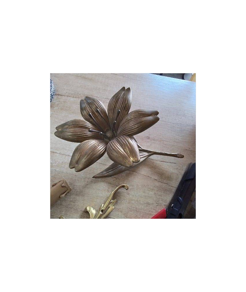 FLEUR AVEC 6 CENDRIERS DETACHABLES
